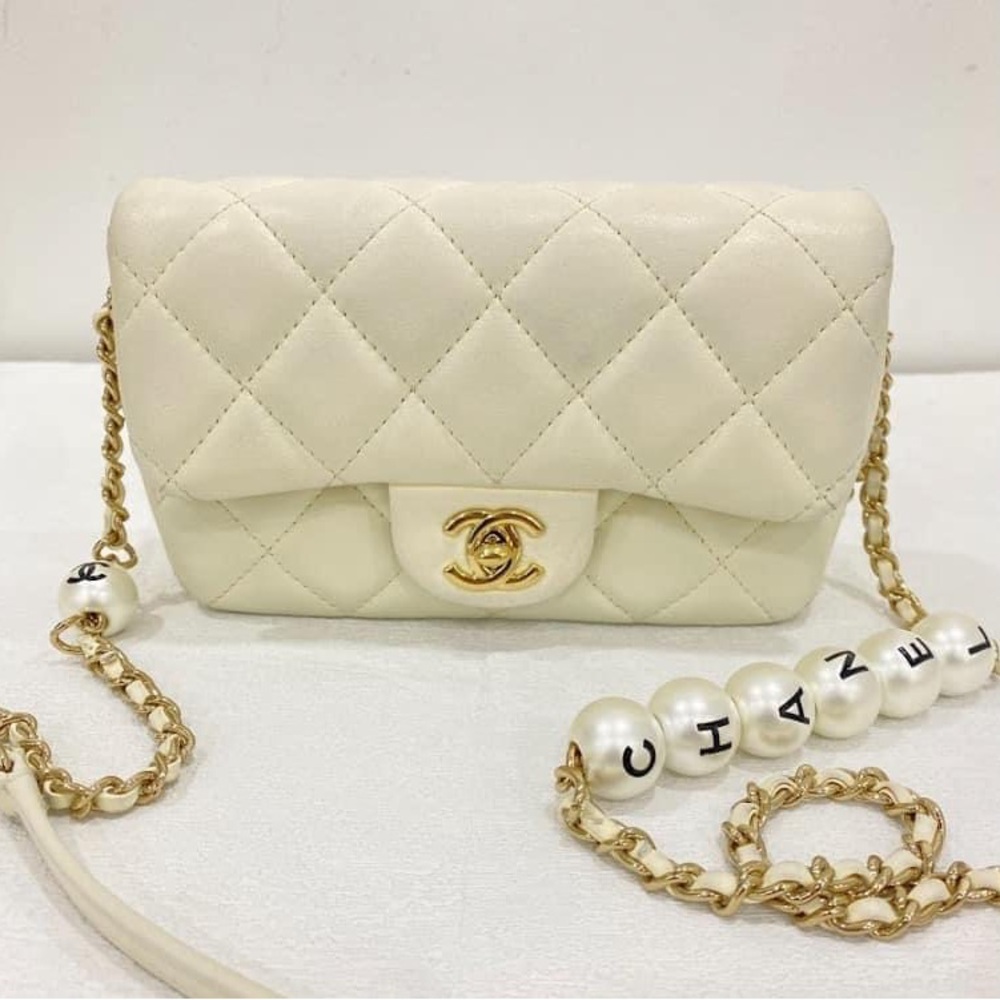 Chanel logo pearl chain bag - 4000 cad